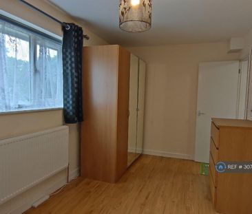 1 bedroom in a house share to rent - Photo 3