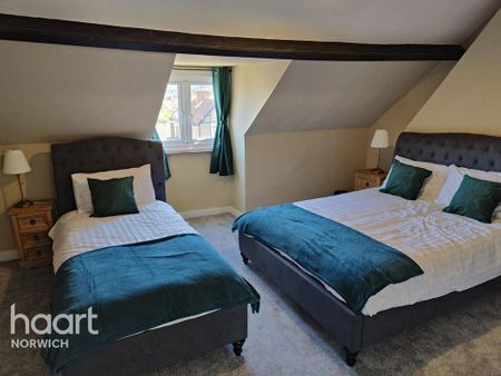 5 bedroom detached house to rent - Photo 2