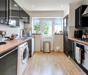 3 bedroom semi-detached bungalow to rent - Photo 6