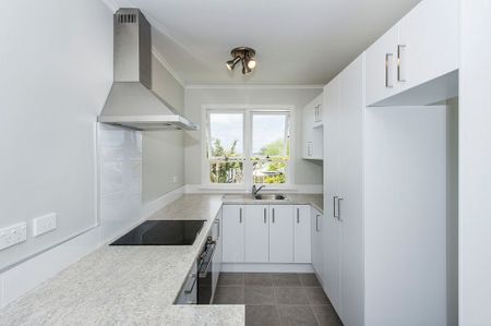 St Heliers 2BR Apt w/ Deck & Great views - Photo 2
