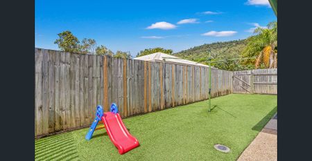 Spacious Family Home in a Quiet Cannonvale Cul-de-Sac - Photo 2