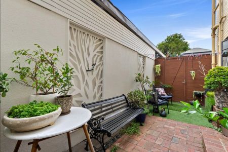 2/76 Carlisle Street, St Kilda. - Photo 4