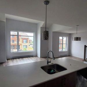 3 CH - 1 SDB - Laval - $2,350 /mo - Photo 2