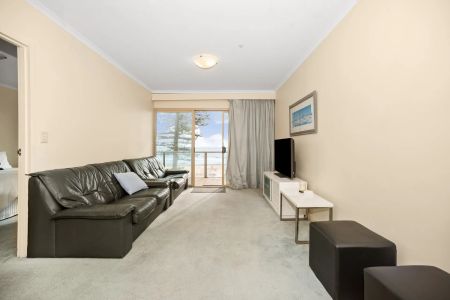 Beautiful Two Bedroom Apartment with Sea Views in the Heart of Glenelg - Photo 2