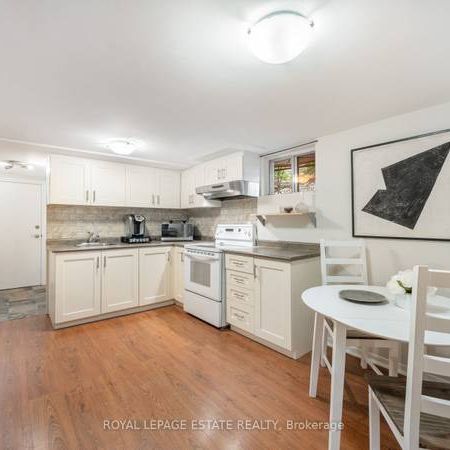 Studio Apartment in Prime Toronto Beaches Neighbourhood - Photo 1