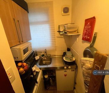 Studio to rent - Photo 2