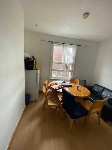 9 bedroom semi-detached house to rent - Photo 2