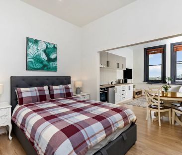 Breathtaking Views from Iconic "The George" - Furnished - Water and... - Photo 2