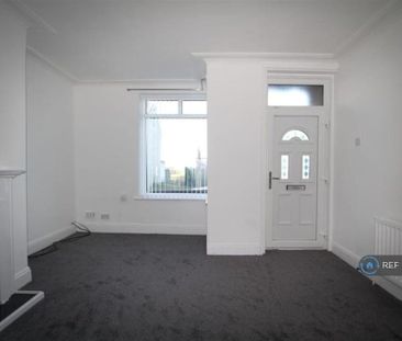 2 bedroom end of terrace house to rent - Photo 2