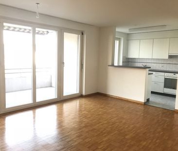 HELLE UND GERÄUMIGE WOHNUNG SUCHT NEUEN MIETER! - Photo 2