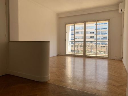 Appartement 3 pièces 85m2 MARSEILLE 8EME 1 476 euros - Photo 4