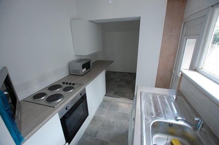 3 bedroom terraced house to rent - Photo 5