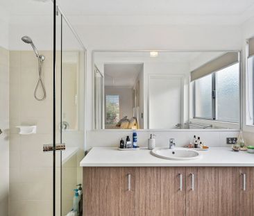 Beautifully Presented Family Home - Photo 4