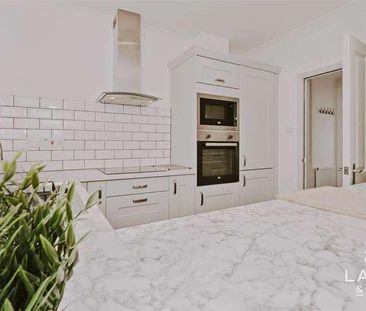 Cliff Road, Dovercourt, CO12 - Photo 5