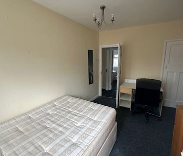 4 Bed Flat, Hendon, NW4 - Photo 4