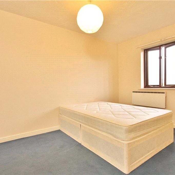 Varsity Drive, Twickenham, TW1 1AN - Photo 1