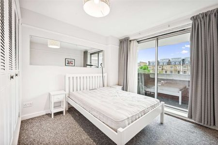 Spacious two bedroom flat with two balconies in portered building. - Photo 5