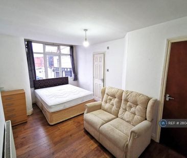 Studio to rent - Photo 2