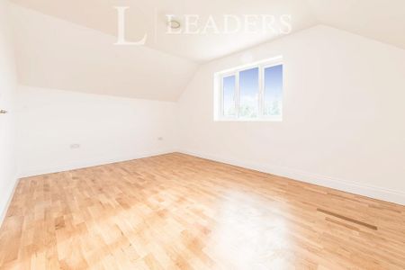 4 bedroom bungalow to rent - Photo 3