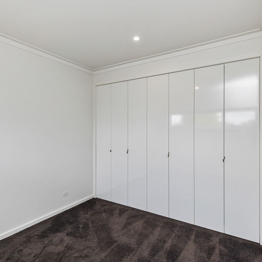 Stylish 3 Bedroom Villa! - Photo 1