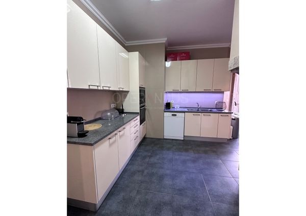 Apartamento T5 em Lisboa