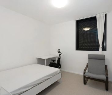 EXECUTIVE UNFURNISHED 2 BEDROOM APARTMENT LIVING STYLE IN ADELAIDE CBD - Photo 3