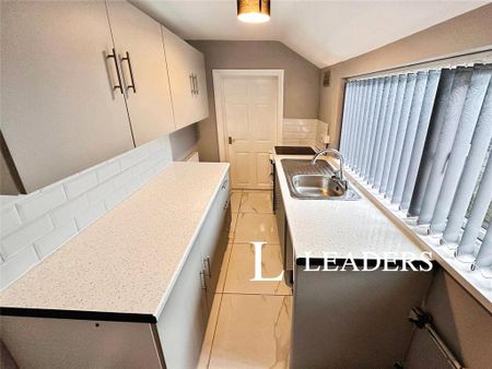 2 bedroom terraced house to rent - Photo 2