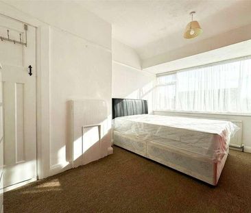 Hiliary Gardens, Stanmore, Middlesex, HA7 - Photo 5