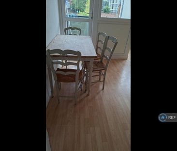 1 bedroom in a flat share to rent - Photo 1