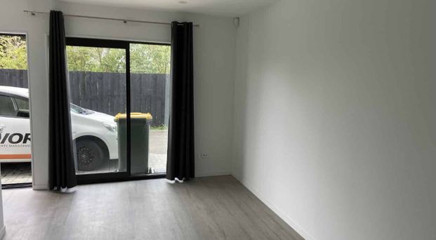 Discover comfort and style at 2/20 Metcalfe Rd, Ranui. - Photo 1