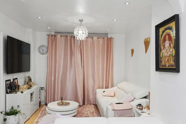 Rose Walk, Surbiton - 3 bedrooms Property for lettings - Seymours - Photo 1