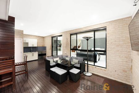 Space, Style & Sophistication - Photo 3