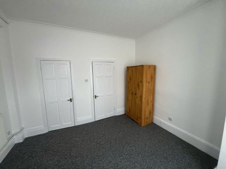 1 Bedroom Flat / Apartment - Atherley Road, Southampton - Photo 2