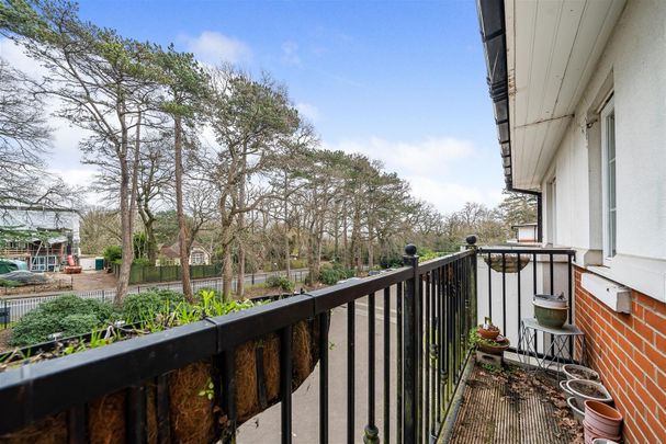 2 bed flat to rent in Brookshill, Harrow, HA3 - Photo 1
