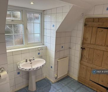 2 bedroom semi-detached house to rent - Photo 3