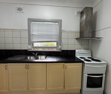 Charming House in Riverwood with Contemporary Designs - Photo 6