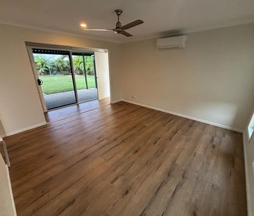Large Modern 4 Bedroom Home - Photo 5