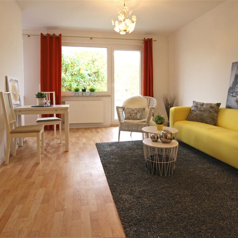 Kuschelige 1-Raum-Wohnung mit Balkon und Aufzug sucht neuen Bewohner - Photo 1