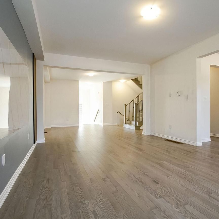 For Lease - 81 Berkely Street, Wasaga Beach, Ontario - Photo 1