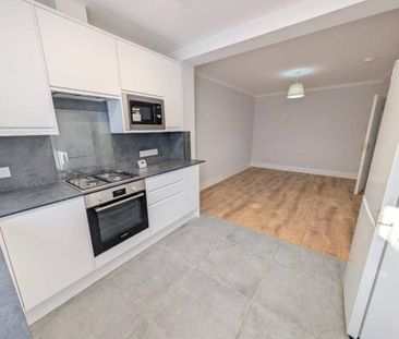 4 bedroom ground floor flat to rent - Photo 3