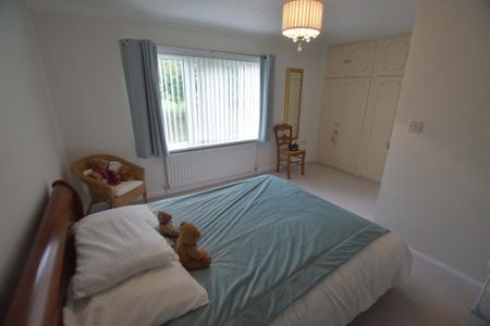 3 bedroom terraced house to rent - Photo 3