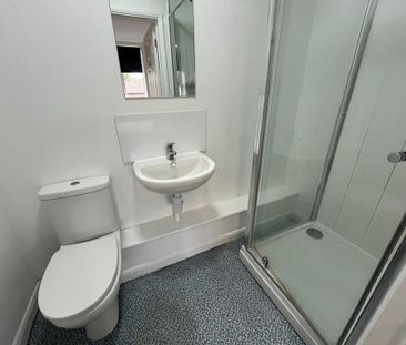1 bedroom in a flat share to rent - Photo 4