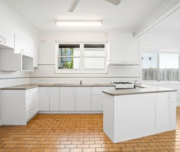 Thinking of selling? Contact our agent - Photo 2