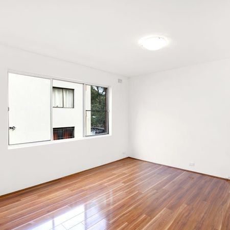 Charming One Bedroom Apartment in the Heart of Marrickville - Ideal for Professionals! - Photo 4