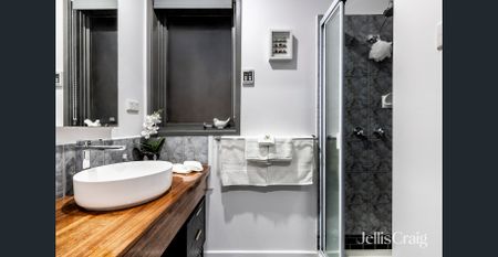 Private Garden Sanctuary With Family-Sized Living - Photo 5