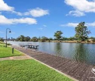 Beautiful 2 bedrooms townhouse in a great location - Photo 2