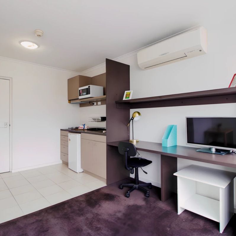 Large 1 Bedroom - Photo 1