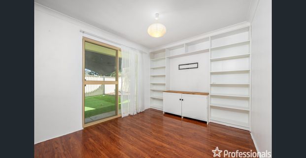 Low maintenance with rear access - Photo 1