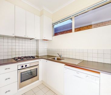 Sunny and spacious - Photo 1