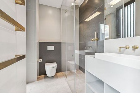 London , W12 7GN - Photo 5